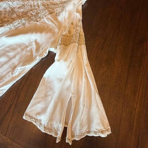 Chelsea & Theodore Boho Chic Blouse Bell Sleeve, Tan & Cream, Size Large - Picture 8 of 16